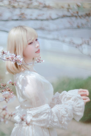 校服下的娇乳(H)